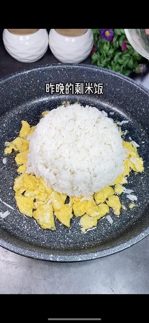 ?不用去泰国，在家也能吃到正宗的咖喱炒饭❗️的做法 步骤2