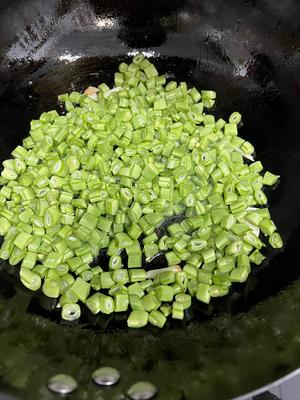 潮汕肉卷炒四季豆的做法 步骤9