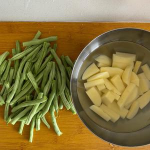 土豆豆角（芸豆）的做法 步骤2