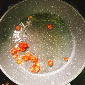 四季豆炒肉的做法 步骤4