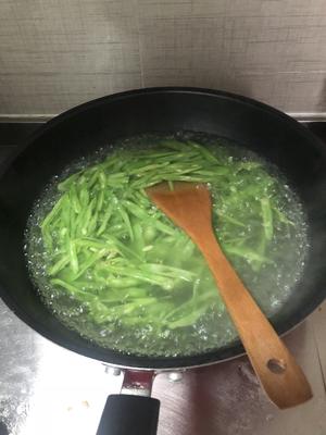 四季豆炒肉的做法 步骤1