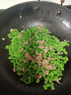 肉沫香炒四季豆 多做两步，翠嫩入味，超下饭！的做法 步骤7