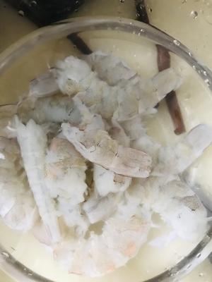 超级简单下饭的荷兰豆炒虾仁的做法 步骤2