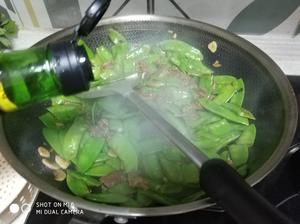 好吃到翘jiojio的荷兰豆炒肉的做法 步骤9