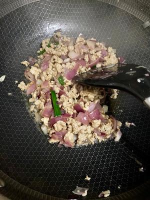 超下饭肉沫茄子?荷兰豆一锅炒的做法 步骤8