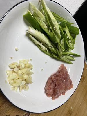 荷兰豆炒肉的做法 步骤3