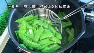 荷兰豆炒鸡胸肉的做法 步骤2