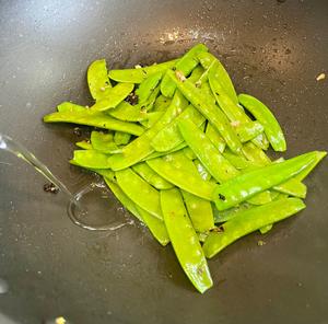 【懒人煮义】蒜豉荷兰豆的做法 步骤4