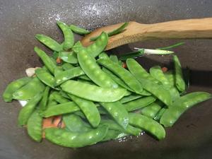广式香肠炒荷兰豆的做法 步骤10
