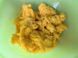 白玉菇炒鸡蛋的做法 步骤4
