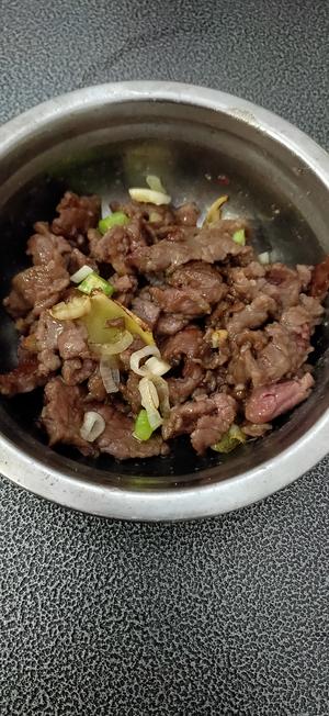 牛肉炒菜椒的做法 步骤4