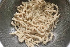 凉拌彩椒鸡丝#太阳谷食谱#的做法 步骤2