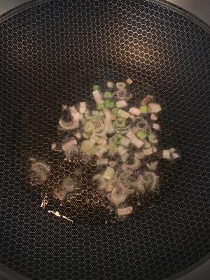 你真的会做「西红柿鸡蛋汤」吗？教你一招，蛋花漂亮超好喝！的做法 步骤11