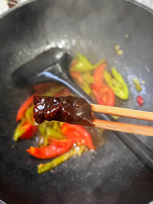西红柿焖鱼泡、黄骨鱼的做法 步骤4