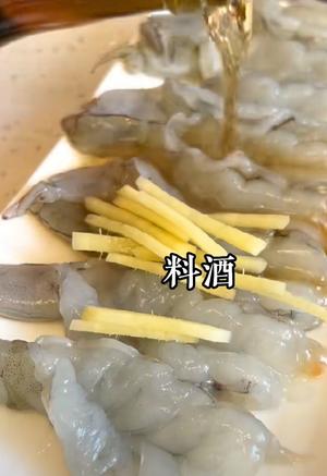 早餐番茄虾仁焖面蒜香南瓜 西红柿面的做法 步骤6