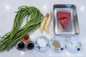 嫩姜肉丝炒豇豆 <;302小厨房>;的做法 步骤1