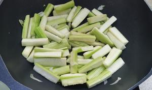 丝瓜豆腐煲的做法 步骤3