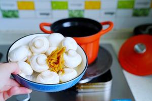 花蛤丝瓜汤【8月北鼎珐琅铸铁锅食谱】的做法 步骤3