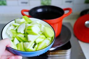 花蛤丝瓜汤【8月北鼎珐琅铸铁锅食谱】的做法 步骤6