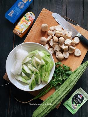 虾滑草菇粉丝丝瓜汤的做法 步骤1