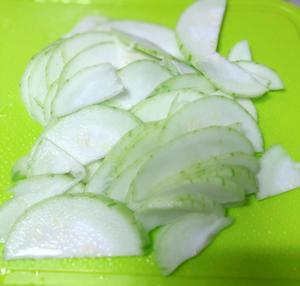丝瓜炒鸡蛋｜马克西姆不粘锅的做法 步骤1