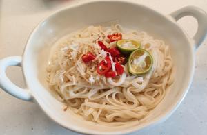 超简单的椰子鸡蘸料风味拌面的做法 步骤5