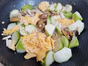 丝瓜豆腐鸡蛋菌菇贻贝汤的做法 步骤8