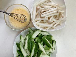 丝瓜鸡蛋烩白玉菇的做法 步骤1