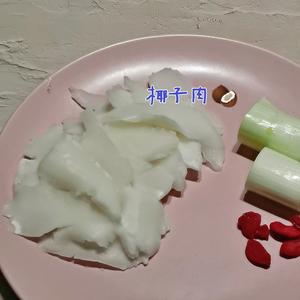 椰子鸡火锅的做法 步骤3