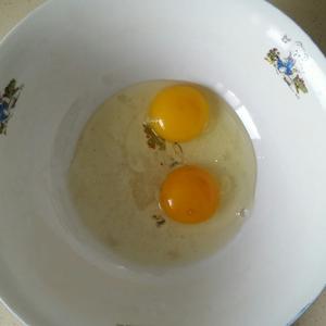 鸡蛋虾仁蔬菜饼的做法 步骤1
