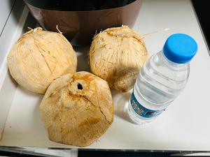 海南椰子鸡汤的做法 步骤1