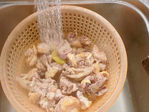 超详细椰子鸡教程? 一鸡两吃的做法 步骤3