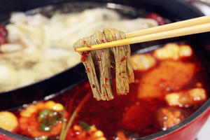 椰子鸡鸳鸯火锅！配菜这样摆盘更秀色可餐的做法 步骤9