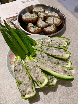酿肉辣椒煎秋葵的做法 步骤3