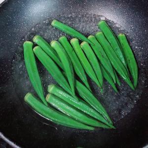 养生食谱-秋葵海苔鸡蛋卷的做法 步骤2