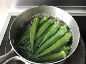 葱油秋葵的做法 步骤1