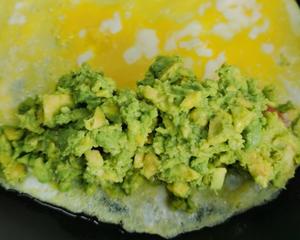 鸡蛋肠仔牛油果卷的做法 步骤7
