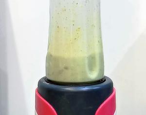 鲜甜香醇～牛油果奶盖草莓果泥饮｜加冰更满足的做法 步骤4