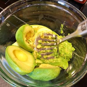 10分钟Guacamole（牛油果/鳄梨酱）的做法 步骤2