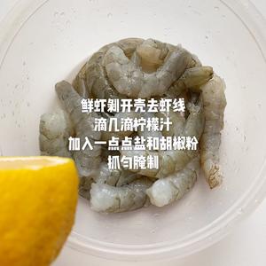 全家都爱的高颜值【西葫芦虾仁圈】的做法 步骤2