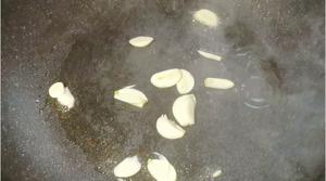 香炒蚕豆的做法 步骤2