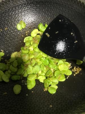 新鲜的蚕豆瓣炒榨菜的做法 步骤14