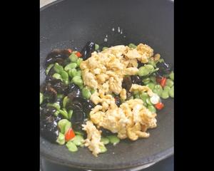 蚕豆炒鸡蛋，能干三碗饭的做法 步骤14