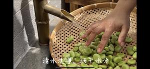 梅干菜炒鲜蚕豆的做法 步骤3