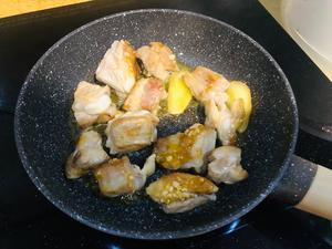 蚕豆排骨笋焖饭的做法 步骤3