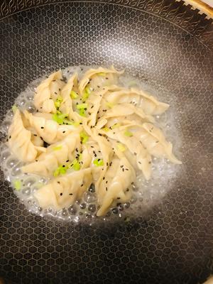 纯素美食｜锅贴/煎饺（大豆拉丝蛋白馅）的做法 步骤21