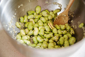 【北鼎烤箱食谱】蒜香烤蚕豆米的做法 步骤5