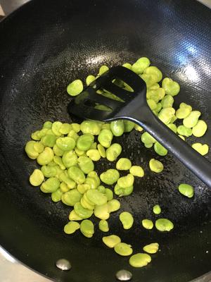 立夏自然要吃蚕豆饭（极简版）的做法 步骤2