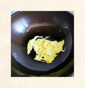 江南美食家小厨娘的黄金蛋炒饭的做法 步骤2