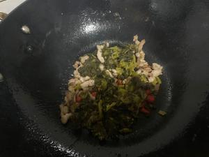 下饭菜：蚕豆炒五花肉的做法 步骤5